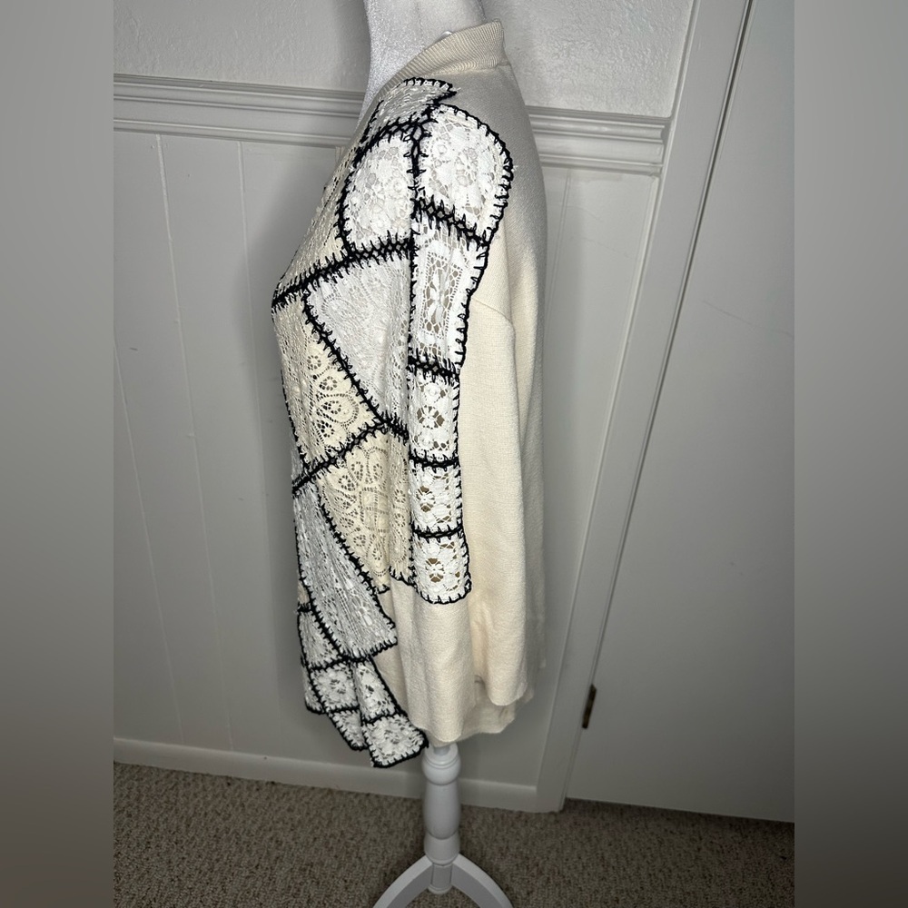 Oscar Dela Renta Chic Black and White Lace Top size M - Picture 7 of 12